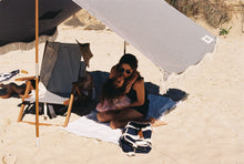 Tente de plage frangée Premium Laurens, rayée marine - BUSINESS & PLEASURE CO. - THE NICE FLEET